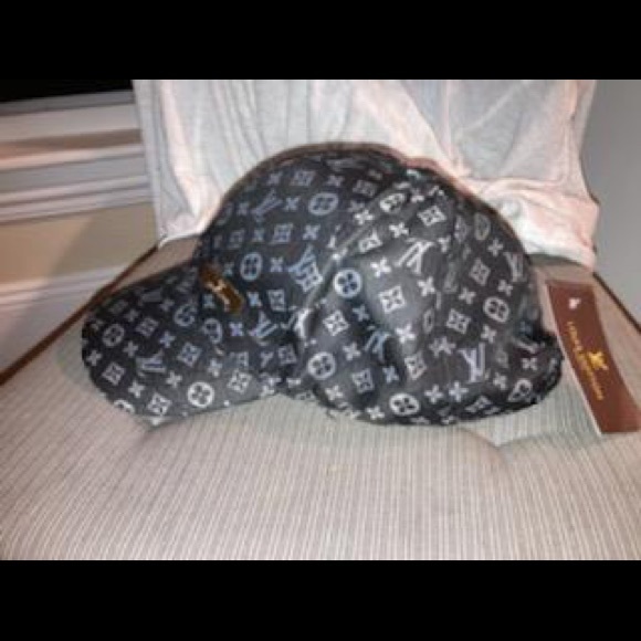 LV strap black and silver hat - Picture 5 of 7